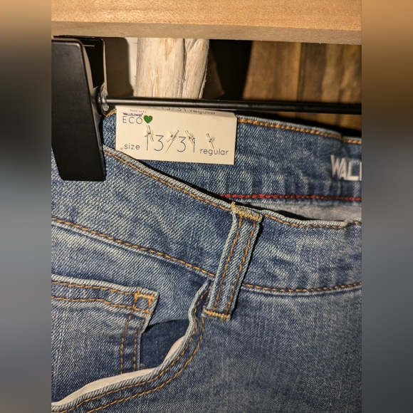 NWT Wallflower Curvy High Rise Bootcut Jeans. Size 13/31 - Picture 5 of 7